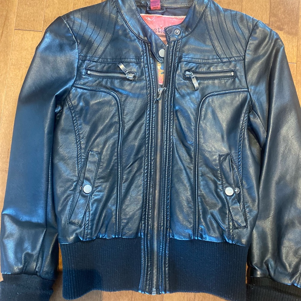 Bernardo Black Women’s Jacket with Zipper Details